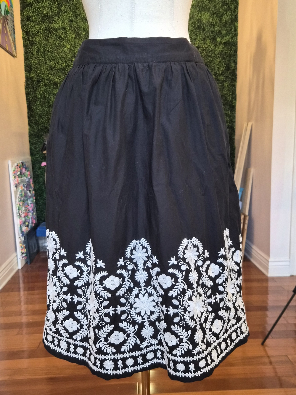 Boden Black Midi Skirt with White Floral Embroidery And Pockets